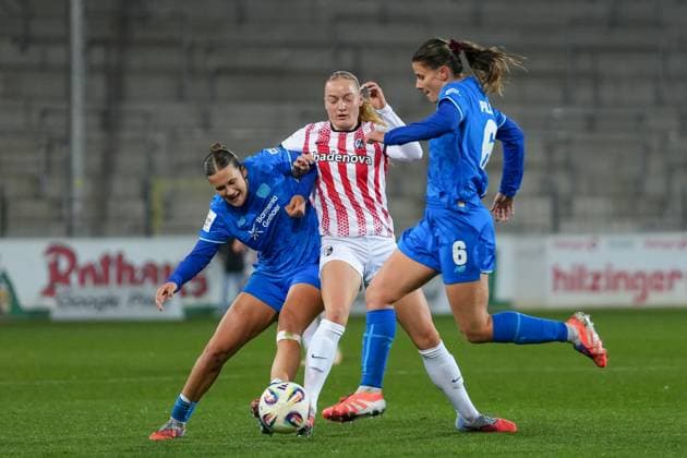 Julia Mickenhagen Bayer 04 Leverkusen, 18 , Tessa Blumenberg SC Freiburg, 07 and Katharina Piljic Bayer 04 Leverkusen, 06 fighting for the ball , Germany, Soccer, GooglePixel Womens Bundesliga, Matchday 10, 2025 2026, SC Freiburg vs Bayer 04 Leverkusen, 10 11 2025, Dreisamstadion, Freiburg, Germany DFB REGULATIONS PROHIBIT ANY USE OF PHOTOGRAPHS AS IMAGE SEQUENCES AND OR QUASI VIDEO Freiburg Dreisamstadion Baden Wuerttemberg Germany Copyright: xArnexAmbergx