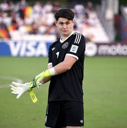 Football, Junior U 17 World Cup 2025 in Doha Qatar Preliminary round 10 11 2025 Group G El Salvador Germany Goalkeeper Marcello Trippel Germany