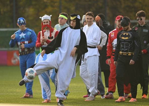 10 11 2025, xophax, Soccer 1 Bundesliga, 1 FC Köln 11 11 Start of carnival in Cologne , Training dressed up and fun training of the team of 1 FC Köln Team dressed up at the team photo In front at the ball Eric Martel 1 FC Köln Köln