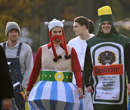 10 11 2025, xophax, Soccer 1 Bundesliga, 1 FC Köln 11 11 Start of carnival in Cologne , Training dressed up and fun training of the team of 1 FC Köln Team dressed up at the team photo From left to right Luca Waldschmidt , Tom Kraus , Joel Schmied , Marius Bülter all 1 FC Köln Köln