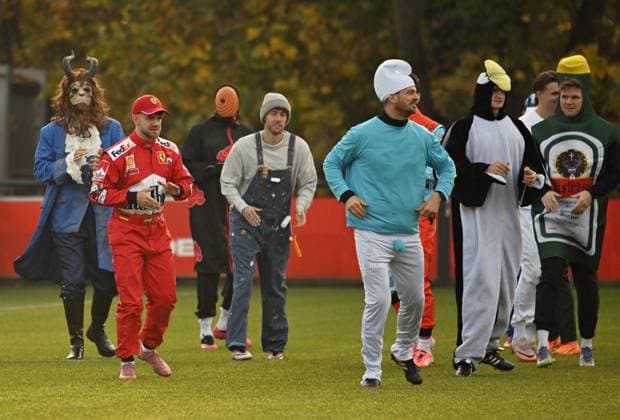10 11 2025, xophax, Soccer 1 Bundesliga, 1 FC Köln 11 11 Start of carnival in Cologne , Training dressed up and fun training of the 1 FC Köln team Team dressed up at training From left to right Marvin Schwäbe , Jan Thielmann , Ragnar Achen, Luca Waldschmidt , Athletic trainer Max Weuthen , Tom Kraus , Eric Martel, Marius Bülter all 1 FC Köln Köln