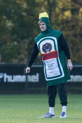 Carnival training 1 FC Cologne 20 02 2024 Marius Bülter 1 FC Cologne, 30 as Jägermeister bottle Carnival training 1 FC Cologne Geissbockheim, 11 11 2025 Copyright: xBEAUTIFULxSPORTS Wunderlx