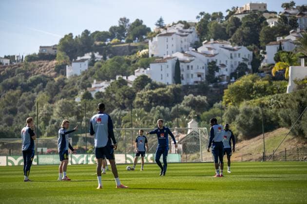 251111 Emil Forsberg, Head coach Graham Potter and Anthony Elanga of the Swedish national football team during a training session on November 11, 2025 in Marbella Photo Joel Marklund BILDBYRAN kod JM JM0746 bbeng fotboll football soccer fotball vm kval fifa world cup qualifier träning practice training sverige sweden sverige a  Copyright: JOELxMARKLUND BB251111JM009
