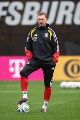 11 11 2025, xtgx, football national team, training in Wolfsburg emspor, v l Julian Nagelsmann Germany, coach DFL DFB REGULATIONS PROHIBIT ANY USE OF PHOTOGRAPHS as IMAGE SEQUENCES and or QUASI VIDEO Wolfsburg