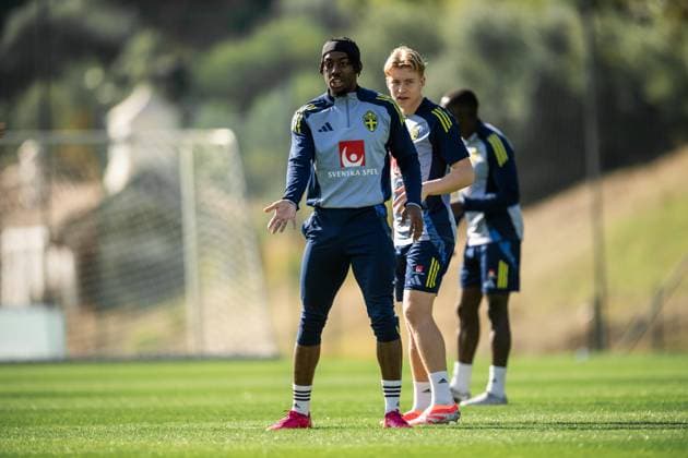 251111 Anthony Elanga and Daniel Svensson of the Swedish national football team during a training session on November 11, 2025 in Marbella Photo Joel Marklund BILDBYRAN kod JM JM0746 bbeng fotboll football soccer fotball vm kval fifa world cup qualifier träning practice training sverige sweden sverige a  Copyright: JOELxMARKLUND BB251111JM013