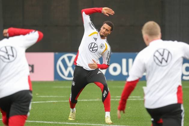 11 11 2025, xgox, Football German National Team Training emspor, v l Felix Nmecha Germany, DFL DFB REGULATIONS PROHIBIT ANY USE OF PHOTOGRAPHS as IMAGE SEQUENCES and or QUASI VIDEO Wolfsburg