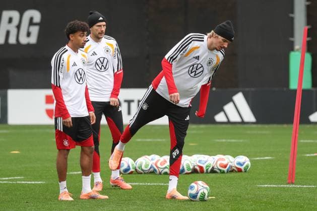 11 11 2025, xgox, football German national team training emspor, v l Nick Woltemade Germany, on the ball, plays the ball DFL DFB REGULATIONS PROHIBIT ANY USE OF PHOTOGRAPHS as IMAGE SEQUENCES and or QUASI VIDEO Wolfsburg
