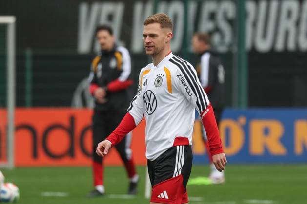 11 11 2025, xgox, Football German National Team Training emspor, v l Joshua Kimmich Germany, DFL DFB REGULATIONS PROHIBIT ANY USE OF PHOTOGRAPHS as IMAGE SEQUENCES and or QUASI VIDEO Wolfsburg