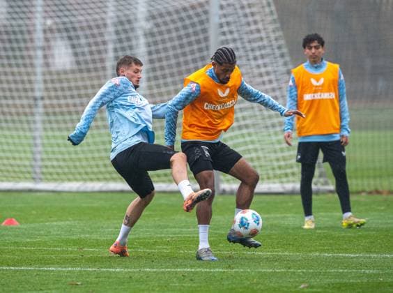 Fussball, Herren, Saison 2025 26, 2. Bundesliga, Hertha BSC, Training, v.l. Michael Cuisance (Hertha BSC), Jeremy Dudziak (Hertha BSC), 11.11. 2025, Copyright: xSebastianxRäppold MatthiasxKochx