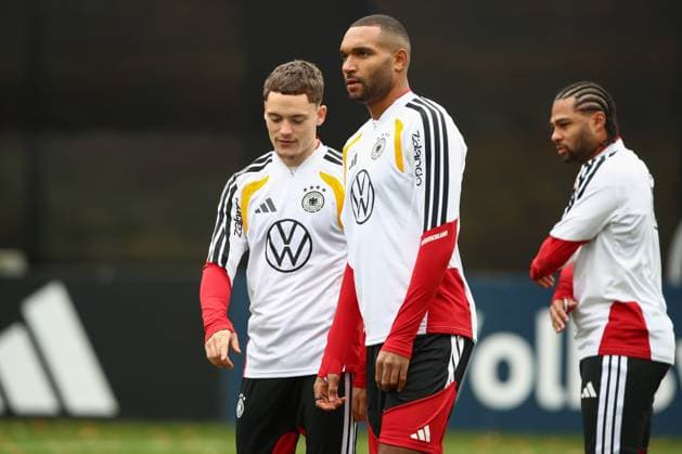 11 11 2025, xtgx, football national team, training in Wolfsburg emspor, v l Florian Wirtz Germany , Jonathan Tah Germany DFL DFB REGULATIONS PROHIBIT ANY USE OF PHOTOGRAPHS as IMAGE SEQUENCES and or QUASI VIDEO Wolfsburg