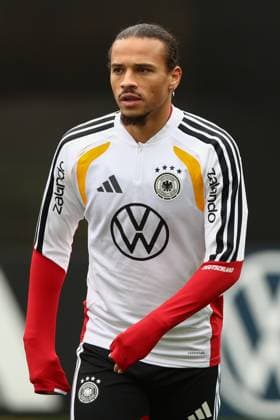 11 11 2025, xtgx, Football National Team, Training in Wolfsburg emspor, v l Leroy Sane Germany Portrait, Portraet, Einzelbild DFL DFB REGULATIONS PROHIBIT ANY USE OF PHOTOGRAPHS as IMAGE SEQUENCES and or QUASI VIDEO Wolfsburg