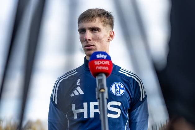 11 11 2025, Football, Season 2025 2026, 2 Bundesliga, Training FC Schalke 04, Mixed Zone with Felipe Sanchez FC Schalke 04 , Gelsenkirchen Training ground FC Schalke 04 NRW Germany xRHR PHOTO DEx Copyright: EWERT RHR-FOTOx RHR-FOTO DE