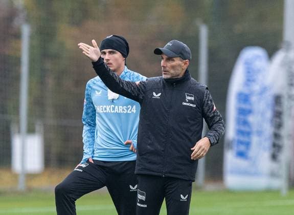 Soccer, Men, Season 2025 26, 2 Bundesliga, Hertha BSC, Training, f l Marten Winkler Hertha BSC , Coach Stefan Leitl Hertha BSC , 11 11 2025, Copyright: xSebastianxRäppold MatthiasxKochx