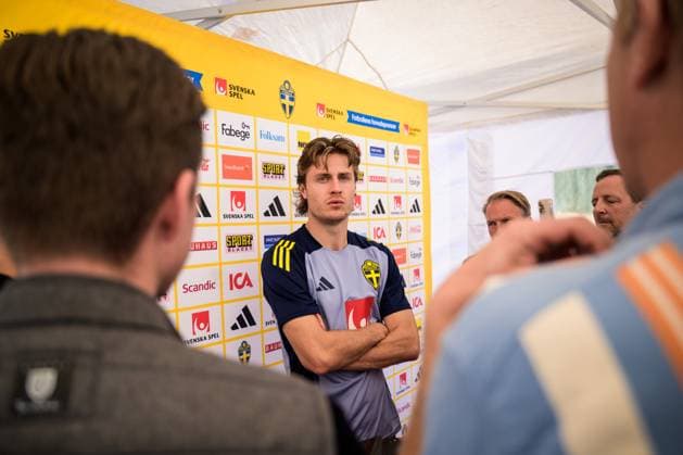 251111 Mattias Svanberg of the Swedish national football team talking to media after a training session on November 11, 2025 in Marbella Photo Joel Marklund BILDBYRAN kod JM JM0746 bbeng fotboll football soccer fotball vm kval fifa world cup qualifier träning practice training sverige sweden sverige a  Copyright: JOELxMARKLUND BB251111JM046