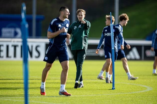 11 11 2025, Football, Season 2025 2026, 2 Bundesliga, Training FC Schalke 04, Co Coach Adin Osmanbasic FC Schalke 04 , Gelsenkirchen Training ground FC Schalke 04 NRW Germany xRHR PHOTO DEx Copyright: EWERT RHR-FOTOx RHR-FOTO DE