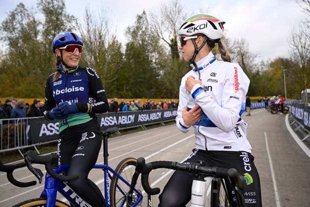 Telenet Superprestige 2025-2026 Niel NIEL, BELGIUM - NOVEMBER 11 : Brand Lucinda (NED) of Baloise Glowi Lions and Van Der Heijden Inge (NED) of Crelan - Corendon during the 3rd leg of the Jaarmarktcross Telenet Superprestige 2025-2026 a cyclocross race for Women Elite on November 11, 2025 in Niel, Belgium, 11 11 2025 ( Niel Belgium  Copyright: xNicoxVereeckenx