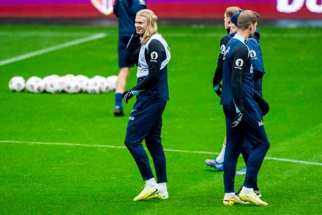Training with the Norwegian men s national football team Oslo 20251111 Norway s Erling Braut Haaland during a training session with the Norwegian men s national football team at Ullevaal Stadium before the World Cup qualifiers against Estonia and Italy Photo Fredrik Varfjell NTB Oslo Norway EDITORIAL USE ONLY RESTRICTED USE FOR BETTING COMPANIES  Copyright: xFredrikxVarfjellx xNTBx