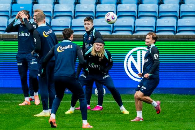 Training with the Norwegian men s national football team Oslo 20251111 Norway s Fredrik AndrÃ Bjorkan, Erling Braut Haaland and Kristian Fredrik Malt Arnstad during a training session with Norway s men s national football team at Ullevaal Stadium before the World Cup qualifiers against Estonia and Italy Photo Fredrik Varfjell NTB Oslo Norway EDITORIAL USE ONLY RESTRICTED USE FOR BETTING COMPANIES  Copyright: xFredrikxVarfjellx xNTBx