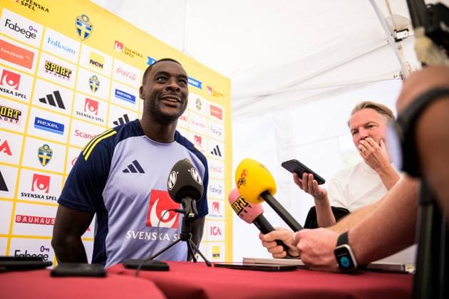 251111 Ken Sema of the Swedish national football team talking to media after a training session on November 11, 2025 in Marbella Photo Joel Marklund BILDBYRAN kod JM JM0746 bbeng fotboll football soccer fotball vm kval fifa world cup qualifier träning practice training sverige sweden sverige a  Copyright: JOELxMARKLUND BB251111JM052