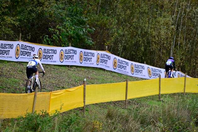 Telenet Superprestige 2025-2026 Niel NIEL, BELGIUM - NOVEMBER 11 : Van Der Heijden Inge (NED) of Crelan - Corendon and Brand Lucinda (NED) of Baloise Glowi Lions during the 3rd leg of the Jaarmarktcross Telenet Superprestige 2025-2026 a cyclocross race for Women Elite on November 11, 2025 in Niel, Belgium, 11 11 2025 ( Niel Belgium  Copyright: xNicoxVereeckenx