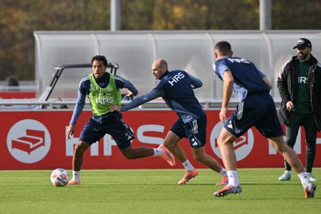 Anton Donkor FC Schalke 04 , Henning Matriciani FC Schalke 04 , Coach Miron Muslic FC Schalke 04 , v li 11 11 2025, Football 2 Bundesliga, Season 2025 2026, Training FC Schalke 04 Gelsenkirchen Nordrhein Westfalen Germany Team2