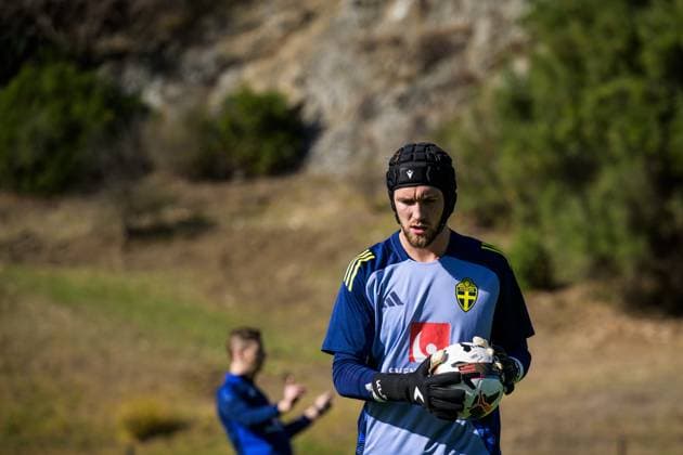 251111 Goalkeeper Noel Törnqvist of the Swedish national football team during a training session on November 11, 2025 in Marbella Photo Joel Marklund BILDBYRAN kod JM JM0746 bbeng fotboll football soccer fotball vm kval fifa world cup qualifier träning practice training sverige sweden sverige a  Copyright: JOELxMARKLUND BB251111JM053