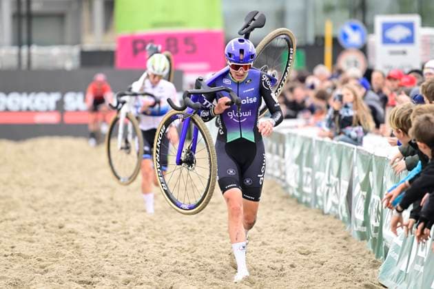 Telenet Superprestige 2025-2026 Niel NIEL, BELGIUM - NOVEMBER 11 : Brand Lucinda (NED) of Baloise Glowi Lions and Van Der Heijden Inge (NED) of Crelan - Corendon during the 3rd leg of the Jaarmarktcross Telenet Superprestige 2025-2026 a cyclocross race for Women Elite on November 11, 2025 in Niel, Belgium, 11 11 2025 ( Niel Belgium  Copyright: xNicoxVereeckenx