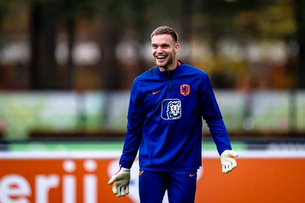 Netherlands goalkeeper Bart Verbruggen, during the match FOOTBALL - INTERNATIONAL - TRAINING DUTCH national team, Nationalteam 11-11-25 at the KNVB Campus for the FIFA World Cup, WM, Weltmeisterschaft, Fussball 2026 Qualifiers season 2025-2026 in ZEIST, Netherlands on 11 November 2025 (Photo by Stefan Koops EYE4images DeFodi Images) Netherlands goalkeeper Bart Verbruggen, during the match FOOTBALL INTERNATIONAL TRAINING DUTCH NATIONAL TEAM 11 11 25 at the KNVB Campus for the FIFA World Cup 2026 Qualifiers season 2025 2026 in ZEIST, Netherlands on 11 November 2025 Photo by Stefan Koops EYE4images DeFodi Images