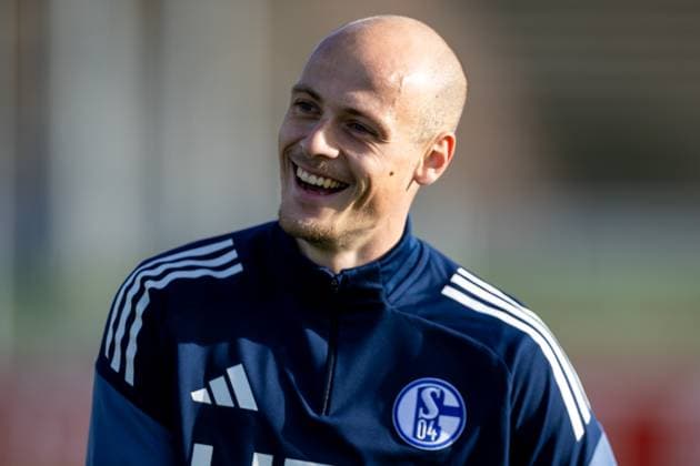 11 11 2025, Football, Season 2025 2026, 2 Bundesliga, Training FC Schalke 04, Tim Dietrich FC Schalke 04 , Gelsenkirchen Training ground FC Schalke 04 NRW Germany xRHR PHOTO DEx Copyright: EWERT RHR-FOTOx RHR-FOTO DE