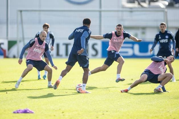 11 11 2025, Football, Season 2025 2026, 2 Bundesliga, Training FC Schalke 04, f l Tim Dietrich FC Schalke 04 , Bojan Potnar FC Schalke 04 , Magnus Rösner FC Schalke 04 , Gelsenkirchen Training ground FC Schalke 04 NRW Germany xRHR PHOTO DEx Copyright: EWERT RHR-FOTOx RHR-FOTO DE
