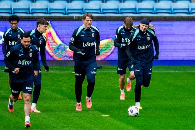 Training with the Norwegian men s national football team Oslo 20251111 Norway s Oscar Bobb, Aron Leonard Bizet Doennum, Sander Gard Bolin Berge, David Moeller Wolfe and Erling Braut Haaland during a training session with the Norwegian men s national football team at Ullevaal Stadium before the World Cup qualifying matches against Estonia and Italy Photo Fredrik Varfjell NTB Oslo Norway EDITORIAL USE ONLY RESTRICTED USE FOR BETTING COMPANIES  Copyright: xFredrikxVarfjellx xNTBx