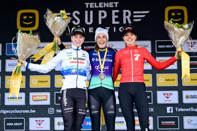 Telenet Superprestige 2025-2026 Niel NIEL, BELGIUM - NOVEMBER 11 : Van Der Heijden Inge (NED) of Crelan - Corendon, Brand Lucinda (NED) of Baloise Glowi Lions and Van Alphen Aniek (NED) of Seven Racing pictured during the podium ceremony of the 3rd leg of the Jaarmarktcross Telenet Superprestige 2025-2026 a cyclocross race for Women Elite on November 11, 2025 in Niel, Belgium, 11 11 2025 ( Niel Belgium  Copyright: xNicoxVereeckenx