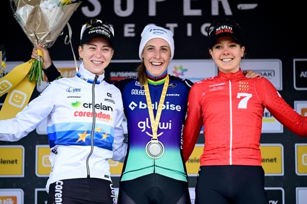 Telenet Superprestige 2025-2026 Niel NIEL, BELGIUM - NOVEMBER 11 : Van Der Heijden Inge (NED) of Crelan - Corendon, Brand Lucinda (NED) of Baloise Glowi Lions and Van Alphen Aniek (NED) of Seven Racing pictured during the podium ceremony of the 3rd leg of the Jaarmarktcross Telenet Superprestige 2025-2026 a cyclocross race for Women Elite on November 11, 2025 in Niel, Belgium, 11 11 2025 ( Niel Belgium  Copyright: xNicoxVereeckenx