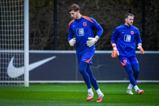 ZEIST , 11-11-2025 , KNVB Campus , season 2025 2026 , Dutch International football , Training session Netherlands , picture shows Netherlands goalkeeper Robin Roefs Training session Netherlands 11-11-2025  x31985840x Copyright: