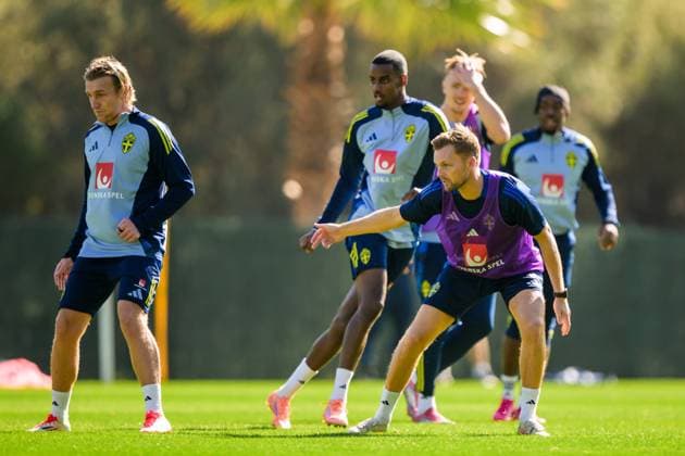 251111 Emil Forsberg, Alexander Isak and assistant coach Sebastian Larsson of the Swedish national football team during a training session on November 11, 2025 in Marbella Photo Joel Marklund BILDBYRAN kod JM JM0746 bbeng fotboll football soccer fotball vm kval fifa world cup qualifier träning practice training sverige sweden sverige a  Copyright: JOELxMARKLUND BB251111JM056