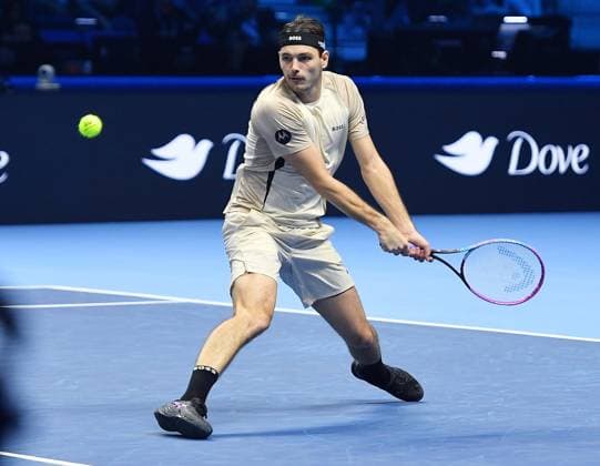 November 11, 2025, Turin, Italy: Taylor Fritz of USA in action during the men s singles Round Robin match against Carlos Alcaraz of Spain at the ATP, Tennis Herren Finals in Turin, Italy, 11 November 2025. ANSA . ATP Finals Tennis Tournament  - ZUMAa110 20251111_zaf_a110_007 Copyright: xAlessandroxDixMarcox