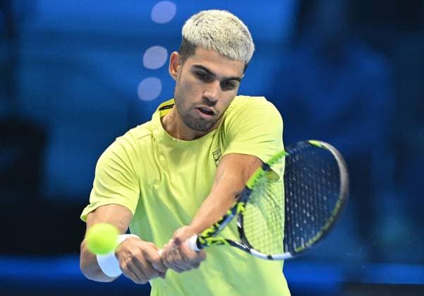 November 11, 2025, Turin, Italy: Carlos Alcaraz of Spain in action during the men s singles Round Robin match against Taylor Fritz of USA at the ATP, Tennis Herren Finals in Turin, Italy, 11 November 2025. ANSA . ATP Finals Tennis Tournament  - ZUMAa110 20251111_zaf_a110_009 Copyright: xAlessandroxDixMarcox