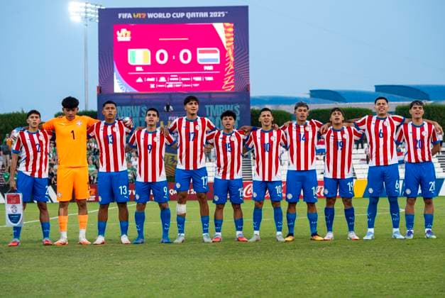 Republic of Ireland v Paraguay: Group J - FIFA U-17 World Cup Qatar 2025 Starting players of Paraguay line up prior to the FIFA U-17 World Cup Qatar 2025 Group J match between Republic of Ireland v Paraguay in Doha, Qatar, on November 11, 2025. DOHA Qatar Copyright: xNOUSHADxTHEKKAYILx