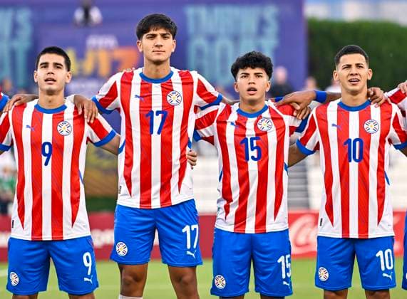 Republic of Ireland v Paraguay: Group J - FIFA U-17 World Cup Qatar 2025 Starting players of Paraguay line up prior to the FIFA U-17 World Cup Qatar 2025 Group J match between Republic of Ireland v Paraguay in Doha, Qatar, on November 11, 2025. DOHA Qatar Copyright: xNOUSHADxTHEKKAYILx