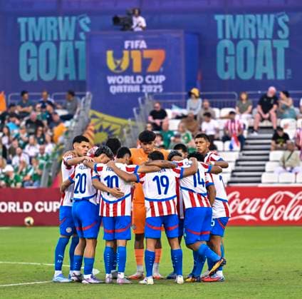 Republic of Ireland v Paraguay: Group J - FIFA U-17 World Cup Qatar 2025 Starting players of Paraguay line up prior to the FIFA U-17 World Cup Qatar 2025 Group J match between Republic of Ireland v Paraguay in Doha, Qatar, on November 11, 2025. DOHA Qatar Copyright: xNOUSHADxTHEKKAYILx