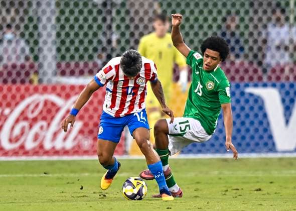 Republic of Ireland v Paraguay: Group J - FIFA U-17 World Cup Qatar 2025 Victor Ozhianvuna of Republic of Ireland and Jhosias Campss of Paraguay in action during the FIFA U-17 World Cup Qatar 2025 Group J match between Republic of Ireland v Paraguay in Doha, Qatar, on November 11, 2025. DOHA Qatar Copyright: xNOUSHADxTHEKKAYILx