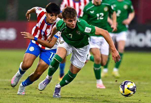 Republic of Ireland v Paraguay: Group J - FIFA U-17 World Cup Qatar 2025 Grady Mcdonnell of Republic of Ireland and Thiago Vera of Paraguay in action during the FIFA U-17 World Cup Qatar 2025 Group J match between Republic of Ireland v Paraguay in Doha, Qatar, on November 11, 2025. DOHA Qatar Copyright: xNOUSHADxTHEKKAYILx