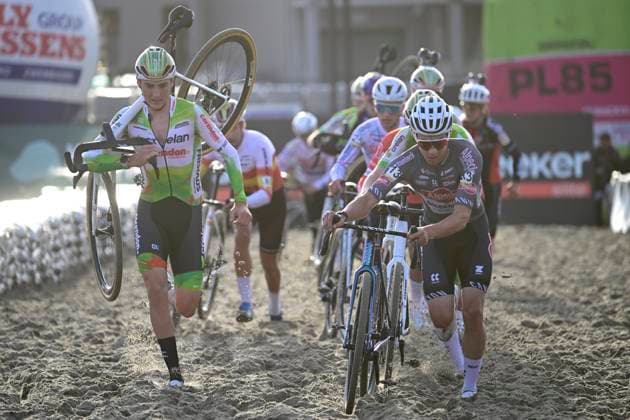 Telenet Superprestige 2025-2026 Niel NIEL, BELGIUM - NOVEMBER 11 : Verstrynge Emiel (BEL) of Crelan - Corendon and Michels Jente (BEL) of Alpecin-Deceuninck during the 3rd leg of the Jaarmarktcross Telenet Superprestige 2025-2026 a cyclocross race for Men Elite on November 11, 2025 in Niel, Belgium, 11 11 2025 ( Niel Belgium  Copyright: xNicoxVereeckenx