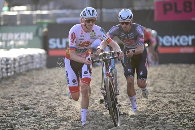 Telenet Superprestige 2025-2026 Niel NIEL, BELGIUM - NOVEMBER 11 : Vanthourenhout Michael (BEL) of Pauwels Sauzen - Altez Industriebouw and Vandeputte Niels (BEL) of Alpecin-Deceuninck during the 3rd leg of the Jaarmarktcross Telenet Superprestige 2025-2026 a cyclocross race for Men Elite on November 11, 2025 in Niel, Belgium, 11 11 2025 ( Niel Belgium  Copyright: xNicoxVereeckenx
