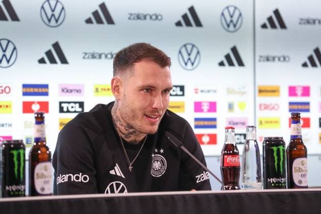 11 11 2025, xtgx, Football German National Team Press Conference emspor, v l David Raum Germany, Portrait, Portraet, Einzelbild DFL DFB REGULATIONS PROHIBIT ANY USE OF PHOTOGRAPHS as IMAGE SEQUENCES and or QUASI VIDEO Wolfsburg