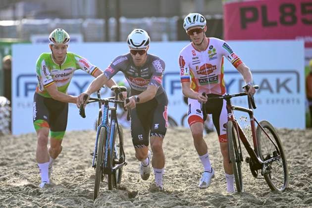 Telenet Superprestige 2025-2026 Niel NIEL, BELGIUM - NOVEMBER 11 : Sweeck Laurens (BEL) of Crelan - Corendon, Vandeputte Niels (BEL) of Alpecin-Deceuninck and Vanthourenhout Michael (BEL) of Pauwels Sauzen - Altez Industriebouw during the 3rd leg of the Jaarmarktcross Telenet Superprestige 2025-2026 a cyclocross race for Men Elite on November 11, 2025 in Niel, Belgium, 11 11 2025 ( Niel Belgium  Copyright: xNicoxVereeckenx