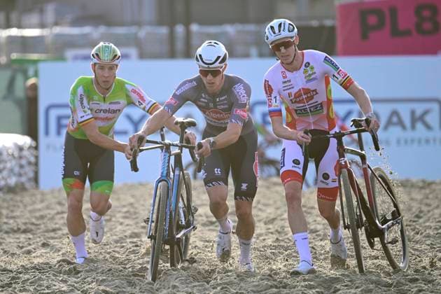 Telenet Superprestige 2025-2026 Niel NIEL, BELGIUM - NOVEMBER 11 : Sweeck Laurens (BEL) of Crelan - Corendon, Vandeputte Niels (BEL) of Alpecin-Deceuninck and Vanthourenhout Michael (BEL) of Pauwels Sauzen - Altez Industriebouw during the 3rd leg of the Jaarmarktcross Telenet Superprestige 2025-2026 a cyclocross race for Men Elite on November 11, 2025 in Niel, Belgium, 11 11 2025 ( Niel Belgium  Copyright: xNicoxVereeckenx