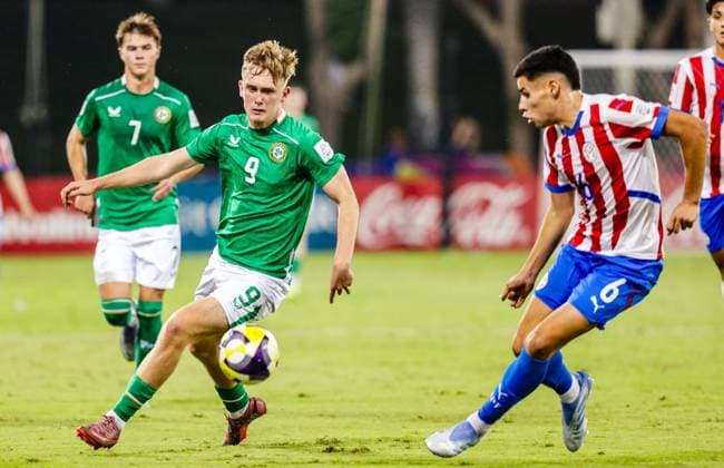 2025 FIFA Under 17 World Cup Group J, Aspire Zone Pitch 5, Doha, Qatar 11 11 2025 Republic of Ireland vs Paraguay Ireland™s Michael Noonan with Leo Cristaldo of Paraguay Michael Noonan with Leo Cristaldo 11 11 2025  Copyright: x INPHOx IMG_9934