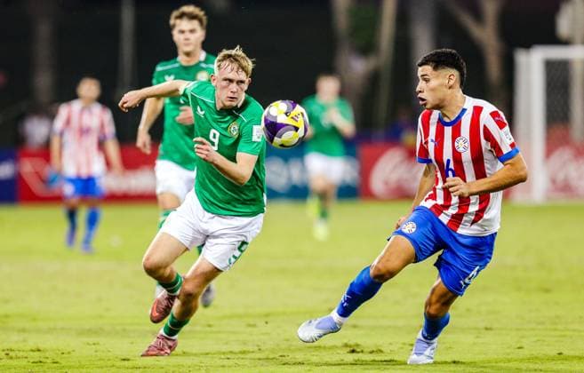 2025 FIFA Under 17 World Cup Group J, Aspire Zone Pitch 5, Doha, Qatar 11 11 2025 Republic of Ireland vs Paraguay Ireland™s Michael Noonan with Leo Cristaldo of Paraguay Michael Noonan with Leo Cristaldo 11 11 2025  Copyright: x INPHOx IMG_9935