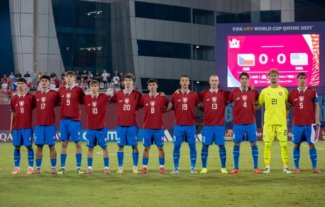 Czechia v USA : Group I - FIFA U-17 World Cup Qatar 2025 Starting players of Czechia line up prior to the FIFA U-17 World Cup Qatar 2025 Group I match between Czechia v USA in Doha, Qatar, on November 11, 2025. DOHA Qatar Copyright: xNOUSHADxTHEKKAYILx